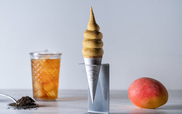 宮崎マンゴーにセイロン・ウバをかけ合わせたオリジナルのティーソフトクリーム「マンゴー＆ウバティーソフトクリーム」を５⽉1３⽇（⽉）より期間限定で販売